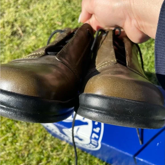 Olive green leather Birkenstock shoes - Picture 4 of 10